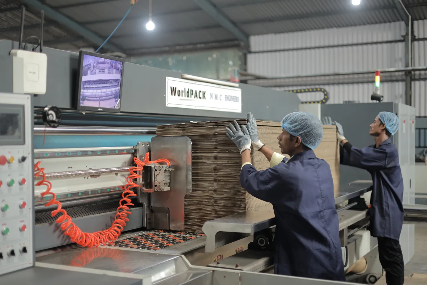 Corrugated Boxes vs Plastic Packaging