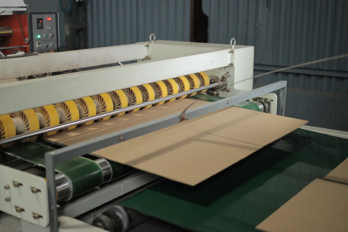 How Paper Packaging Reduces Plastic Waste